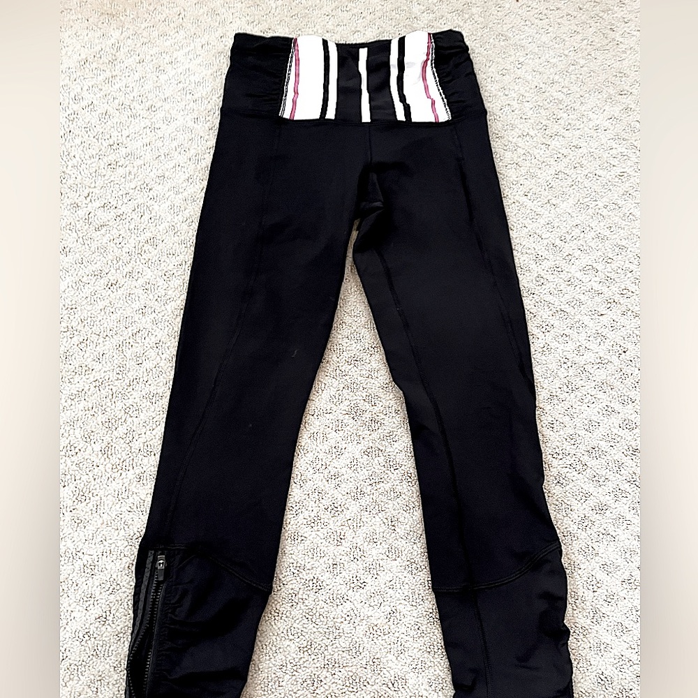 LULULEMON BLACK HALF ZIP WITH COLORED RIM LEGGINGS